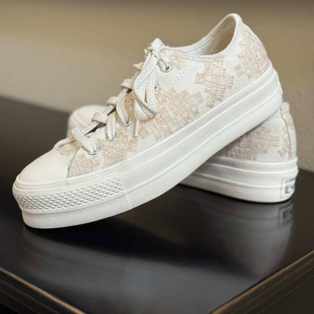 Converse All Stars Embroidered Canvas Women's Platform Low Tops